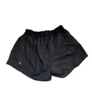 LULULEMON Tracker Shorts in Size 4